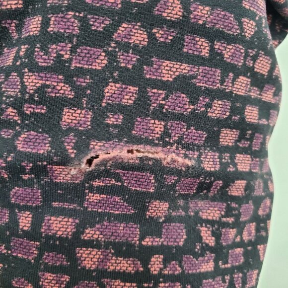 Lululemon Women's T60416 Black &‎ Wine Printed Mesh Back Crops W/ Pockets Size 4 - Picture 4 of 5